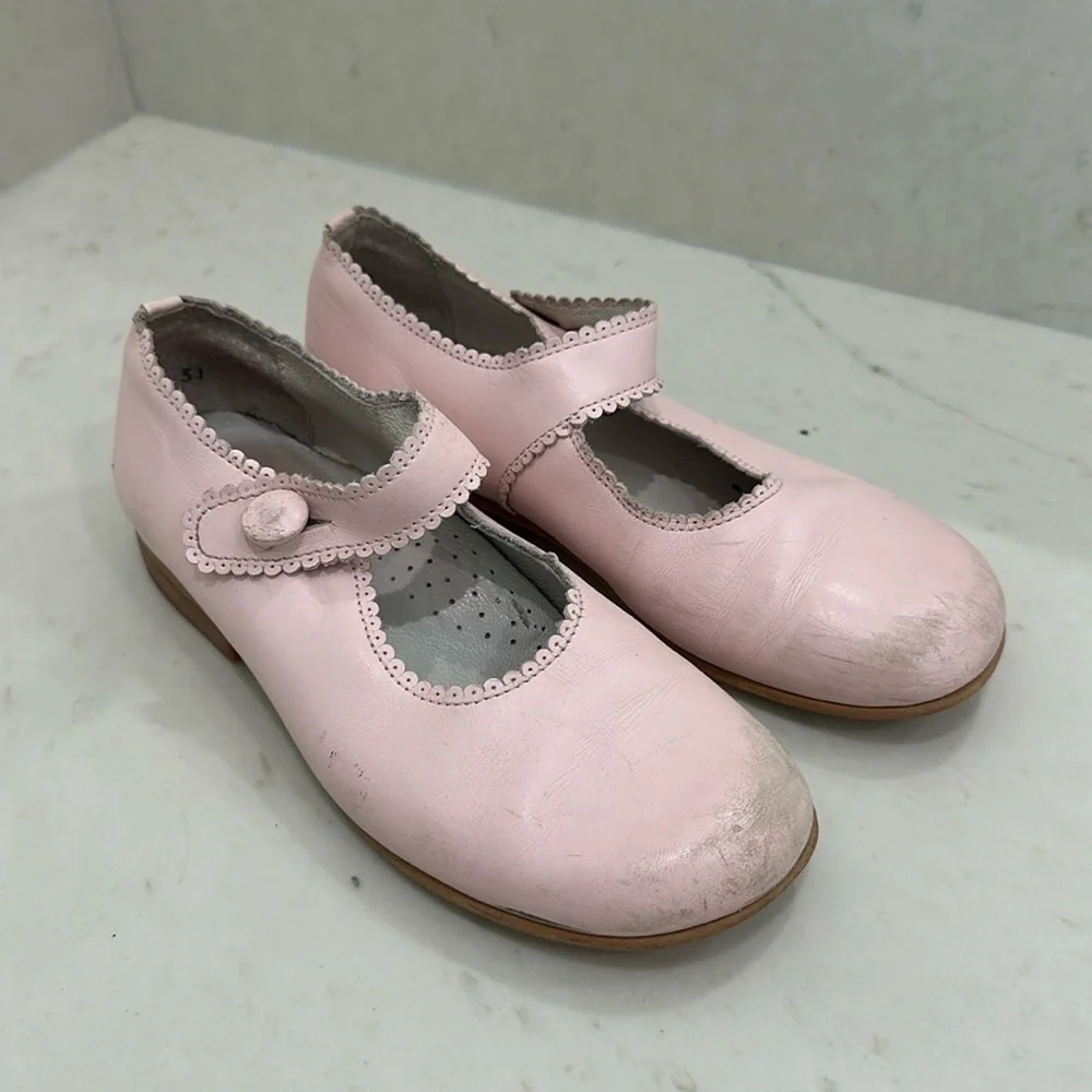 Pink leather Mary Jane’s 1 fair condition